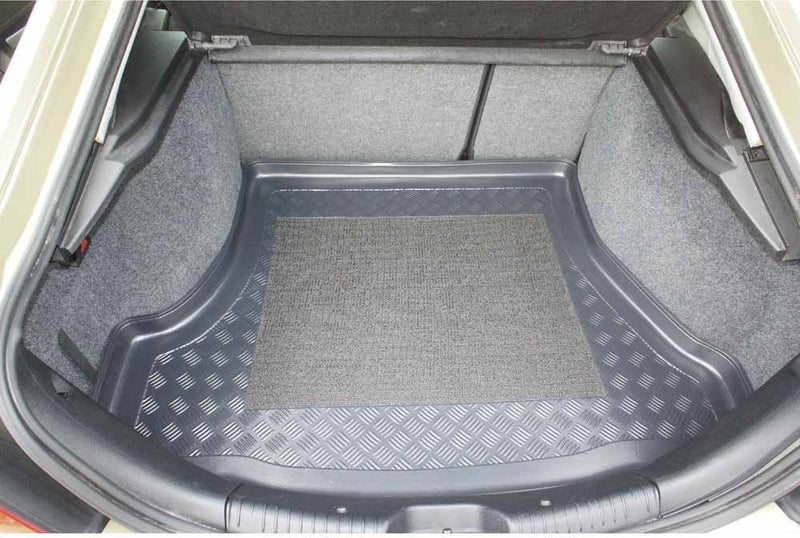 Стелка за багажник Aristar за Ford Mondeo III Седан / Хечбек (2001 – 08.2007)