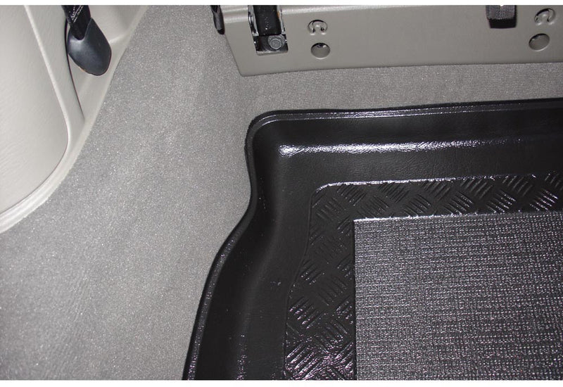 Стелка за багажник ARISTAR за Chrysler Grand Voyager IV (STOW’N GO) VAN 7 места с 3-ти ред подвижен в отвора под седалките