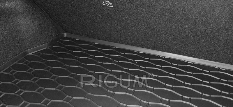 Гумена стелка Rigum за багажник за Renault Kadjar (2015+) с щампа на автомобила