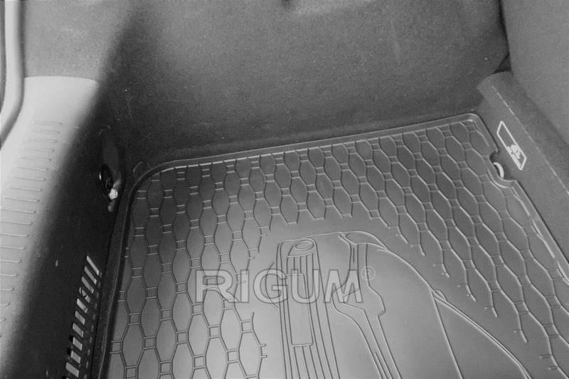Гумена стелка Rigum за багажник за Renault Clio хечбек (2018+) с щампа на автомобила