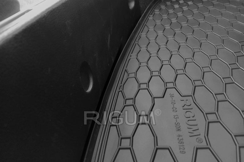 Гумена стелка Rigum за багажник Toyota Corolla седан (2013+)