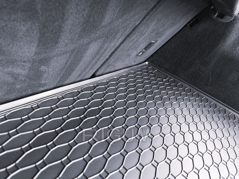 Гумена стелка за багажник Rigum за Mercedes E-Class W212 комби (2009-2016)