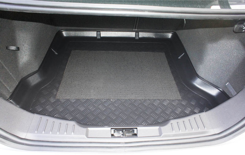 Стелка за багажник за Aristar за Ford Focus III Sedan (05.2011–08.2018) с резервна гума или комплект за ремонт
