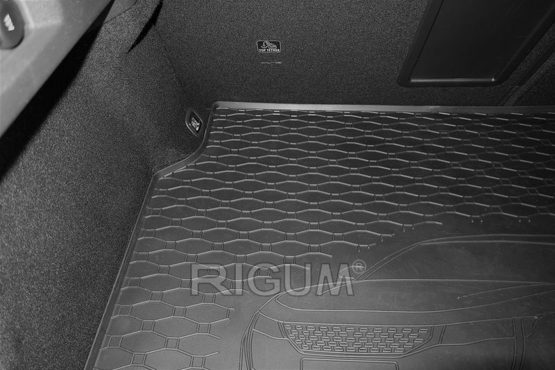 Гумена стелка Rigum за багажник за Peugeot 5008 (2017+) с щампа на автомобила