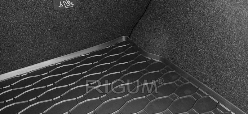 Гумена стелка Rigum за багажник за Renault Kadjar (2015+) с щампа на автомобила