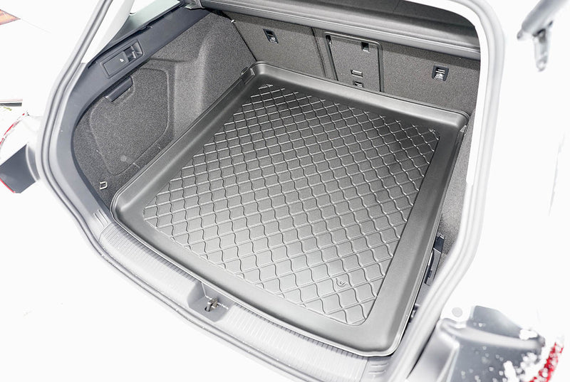 Стелка за багажник Aristar® за Volkswagen Golf VIII / Golf VIII Hybrid mHEV Kombi (от 2020) – за багажник в горно положение