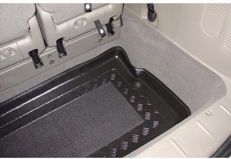 Стелка за багажник ARISTAR за Chrysler Grand Voyager IV (STOW’N GO) VAN 7 места с 3-ти ред подвижен в отвора под седалките