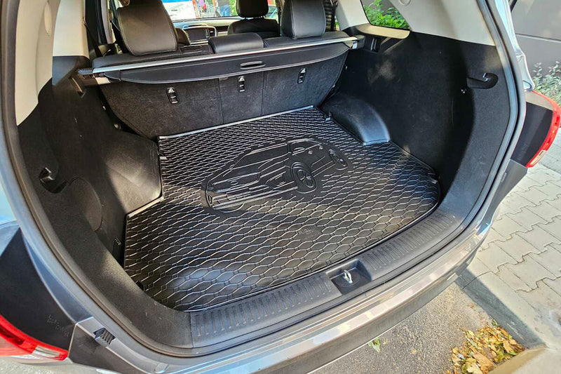 Гумена стелка за багажник Rigum за Kia Sorento (2015-2020) с щампа на автомобила