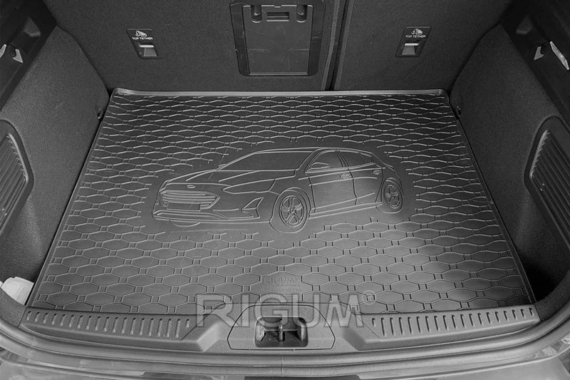 Гумена стелка Rigum за багажник за Ford Focus хечбек (2018+) с щампа на автомобила, черна