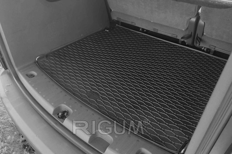 Гумена стелка за багажник Rigum за Volkswagen Caddy (2004–2020) – 5 места