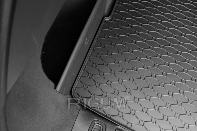 Гумена стелка Rigum за багажник за Ford Focus комби (2011-2018)