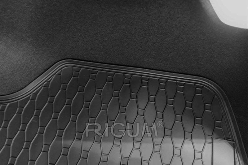 Гумена стелка Rigum за багажник за Hyundai i30 комби и i30 комби MHEV (2021+) със странични ниши