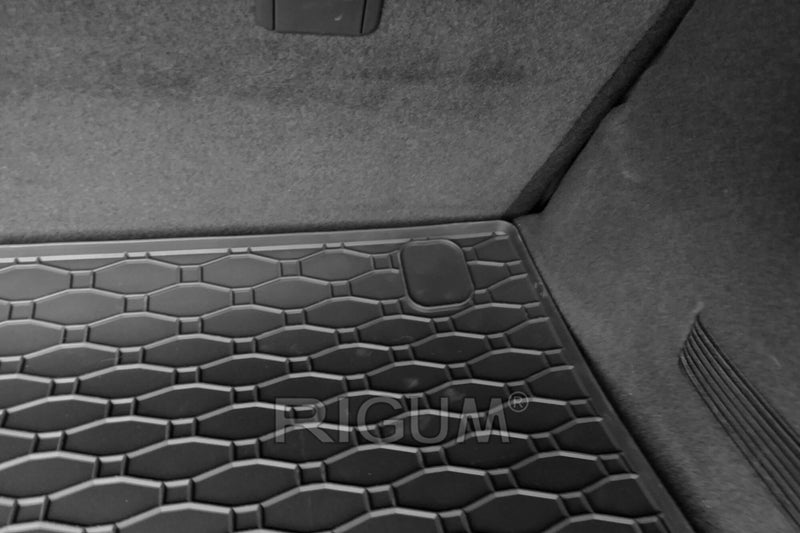 Гумена стелка Rigum за багажник за Ford Focus комби (2011-2018)