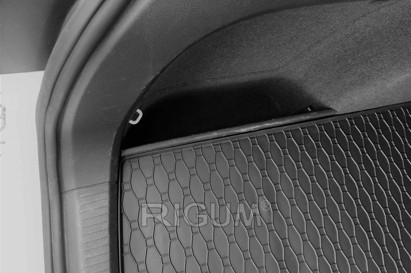 Гумена стелка за багажник Rigum за Volkswagen Golf 7 комби (2012–2019) – горно положение
