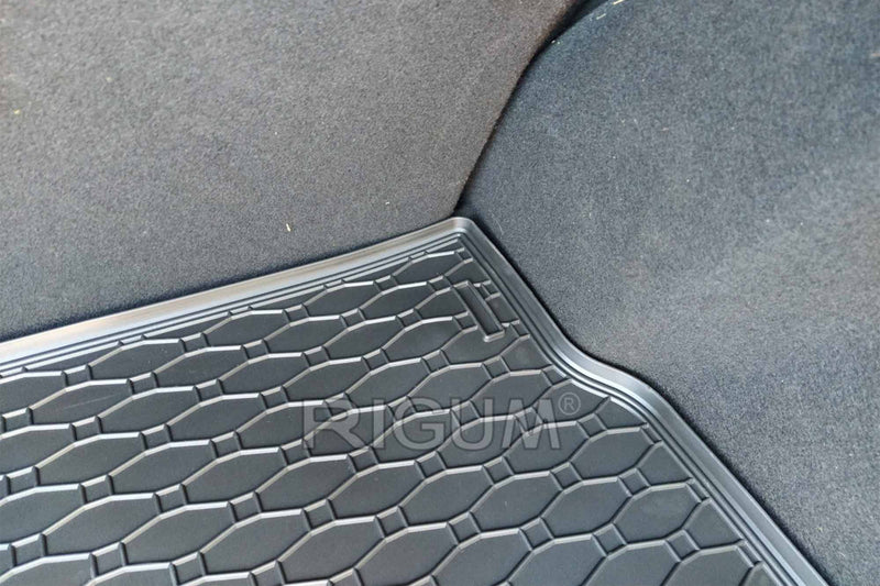 Гумена стелка Rigum за багажник за Renault Megane хечбек (2009+)