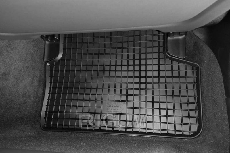 Гумени стелки Rigum за BMW Серия 5 G30/G31 (2017+), 4 части, черни