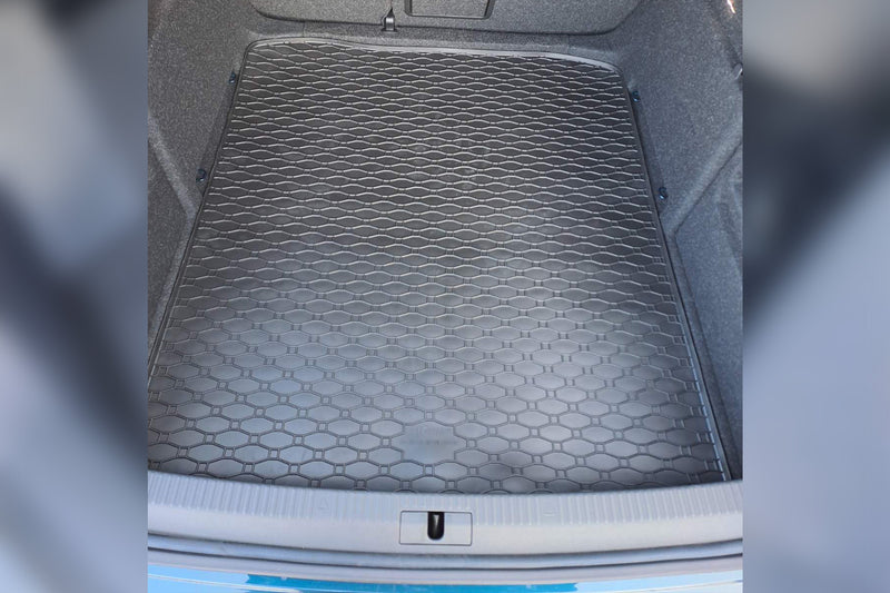 Гумена стелка за багажник Rigum за Skoda Superb Лифтбек (2015+)