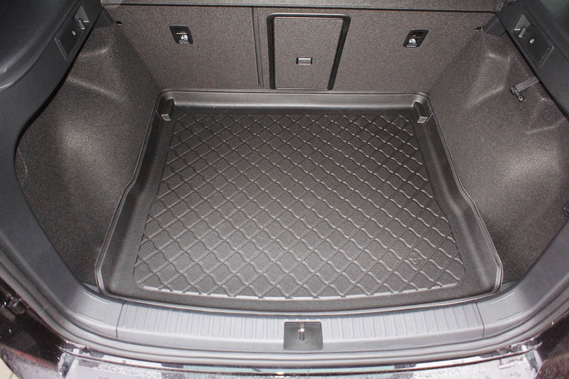 Стелка за багажник Aristar Guardliner за Seat Ateca SUV 5 врати (09.2016+) с повдигнат под на багажника в горно положение или със задвижване на 4 колела
