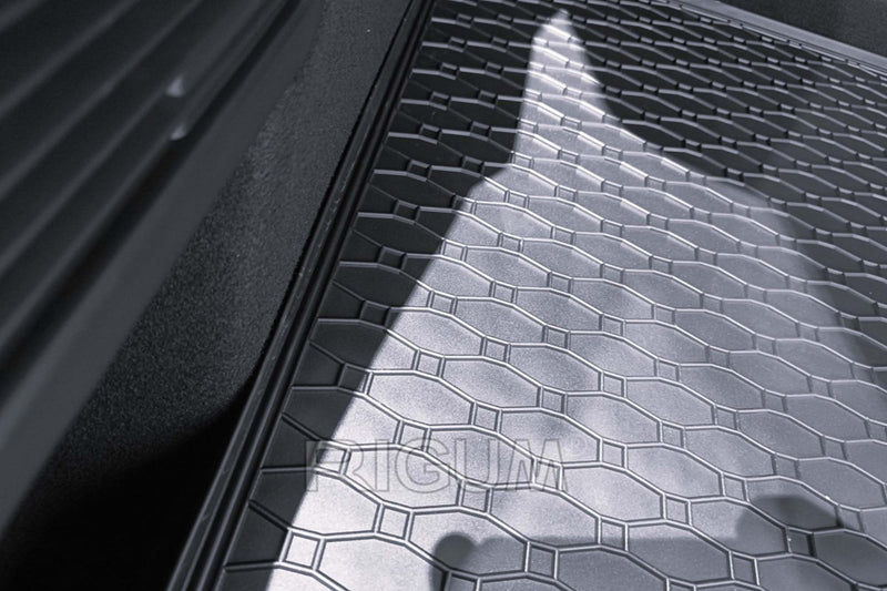 Гумена стелка Rigum за багажник за Ford Focus хечбек (2018+) с резервна гума