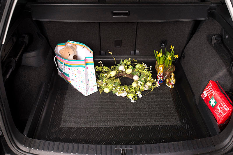 Стелка за багажник Mix-Plast за Audi A4 B8 Sedan (2007-2015)