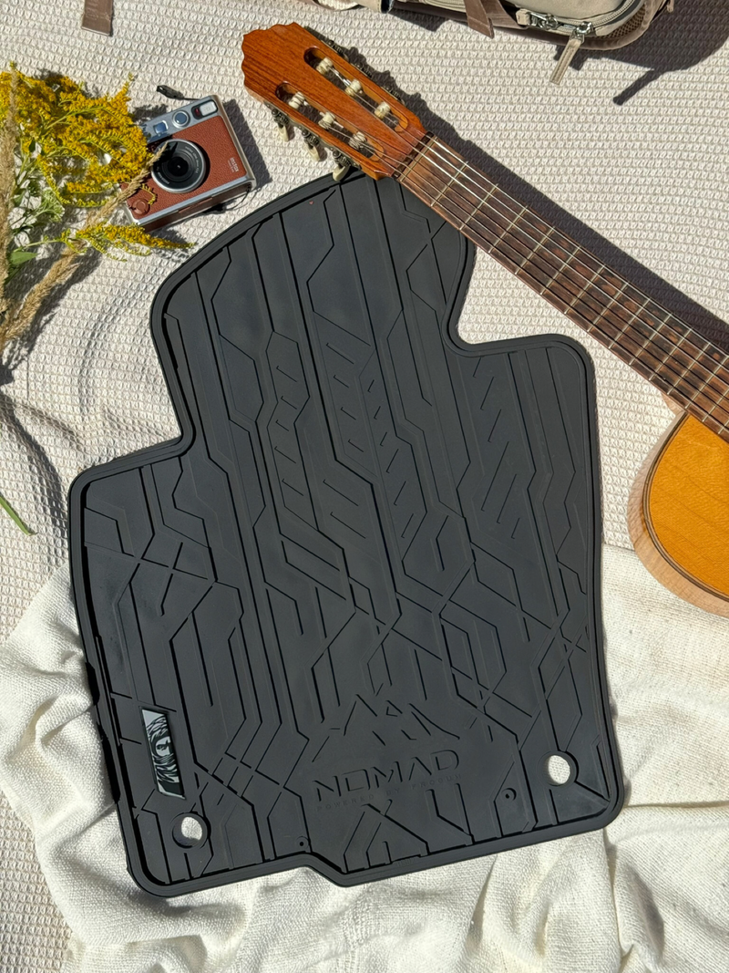 Предни гумени стелки NOMAD за Nissan Qashqai (2013–2021), 2 части, черни