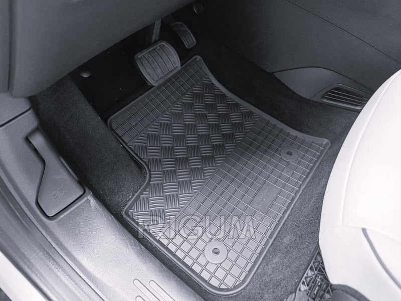 Ταπέτα από καουτσούκ Rigum για VW Polo (2001-2006)