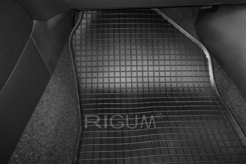 Σόλες από καουτσούκ Rigum για Suzuki Swace (2021+) - 4 τεμάχια, μαύρο