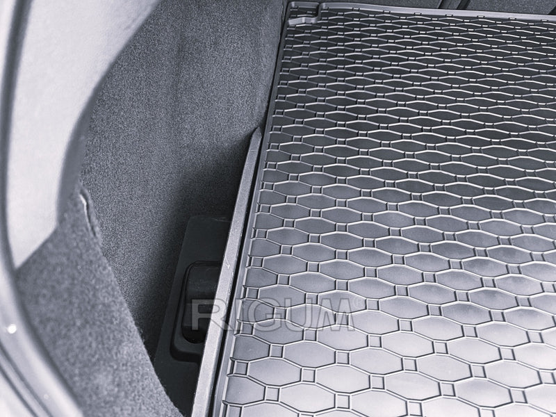 Гумена стелка за багажник Rigum за Seat Leon ST (2014-2020 г.)  горно или долно положение